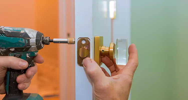 Broken Door Knob Fix in Weston, FL