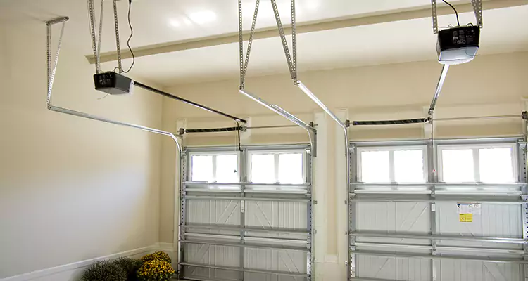 Residential Emergency Garage Door Repair in Weston, FL